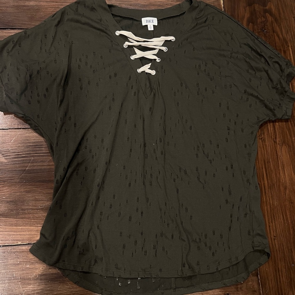 BKE Women's Olive Green Distressed Lace-Up Short Sleeve Top